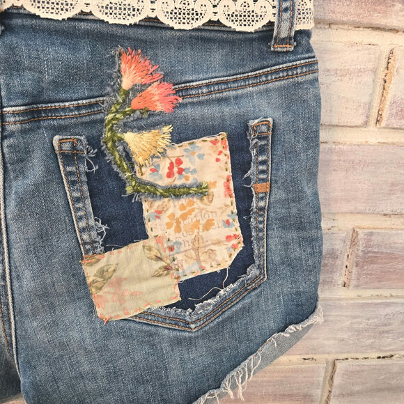Upcycled Handmade Jean, Denim Cut-off Shorts‎ Embellished floral lace Size 6 AEO - Picture 4 of 8
